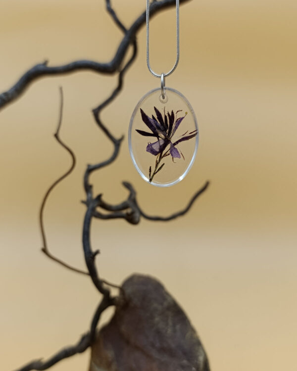 Collana artigianale con fiori