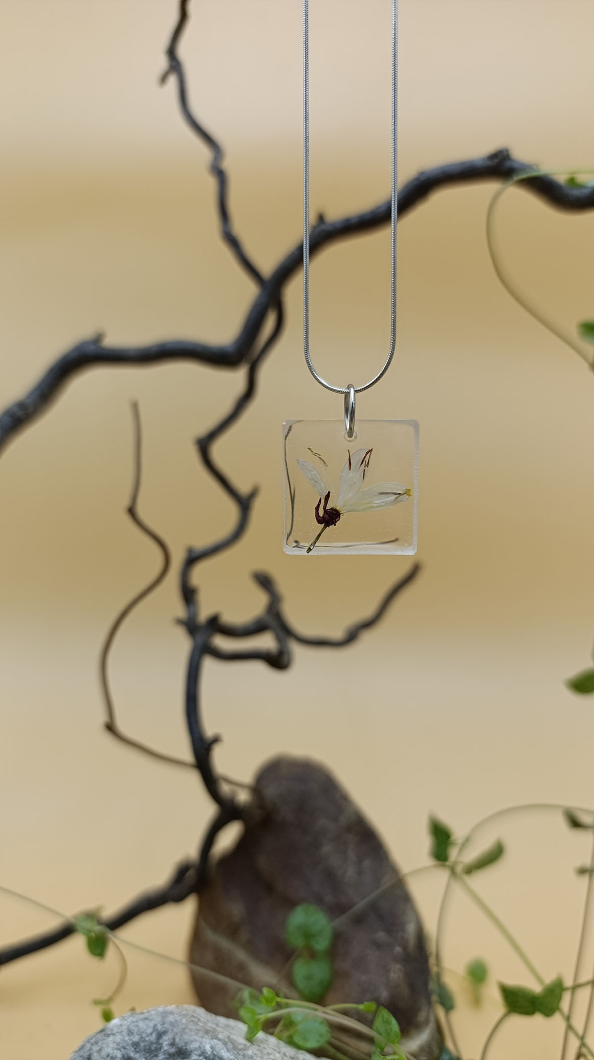 Collana artigianale con fiori - immagine 6